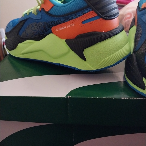 BOYS SNEAKERS BRAND NEW - Picture 2 of 4